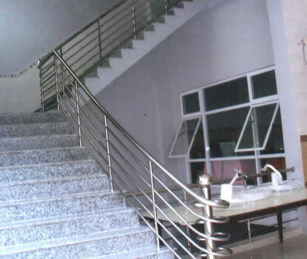 Cầu thang sắt, Inox